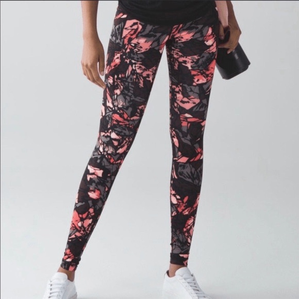 Lululemon abstract print high rise yoga pants